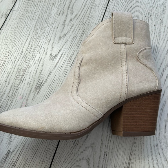 Women's Cream Ankle Boots 7.5B - Picture 8 of 9